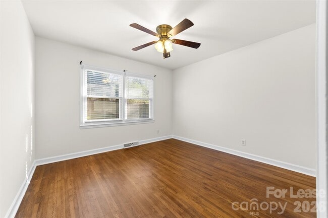 Building Photo - 4005 Abbeydale Dr