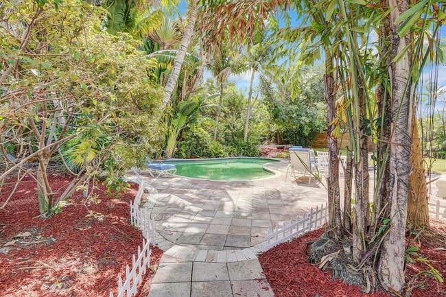 Building Photo - 254 NW 6th Ave