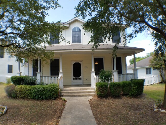 Building Photo - Plum Creek 4 bed Newly Painted