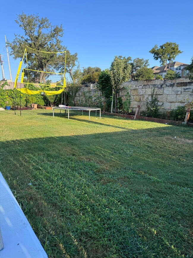 Building Photo - 513 Lambert Cv