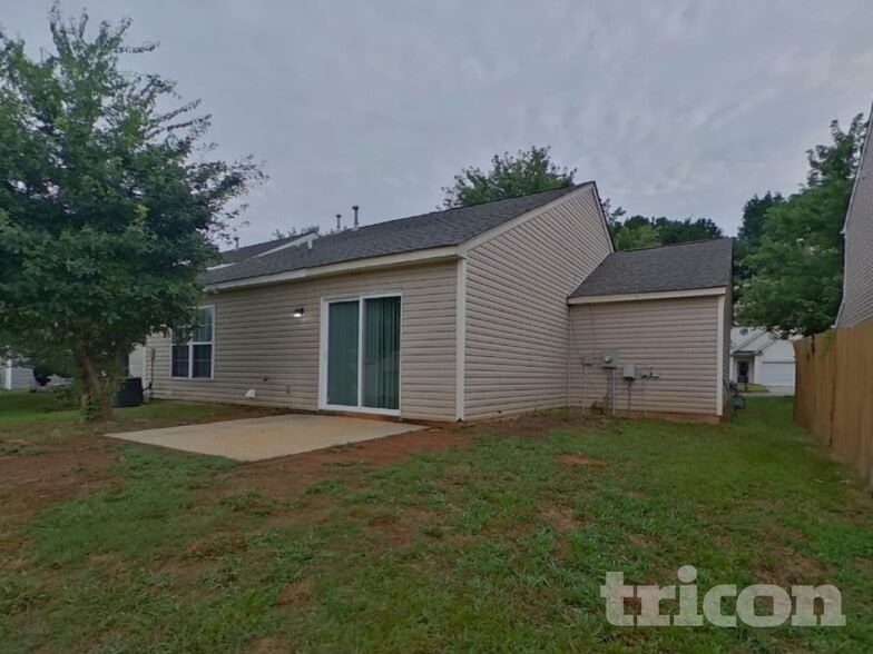 Building Photo - 5411 Peachwood Dr