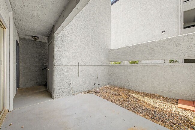 Building Photo - 1331 W Baseline Rd