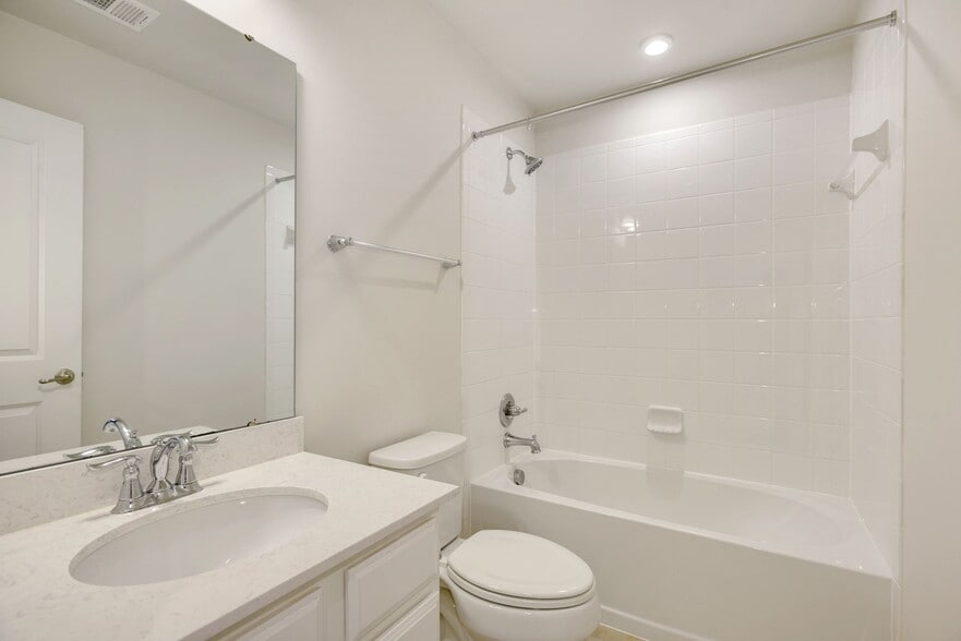 Building Photo - 43501 Apple Orch Sq