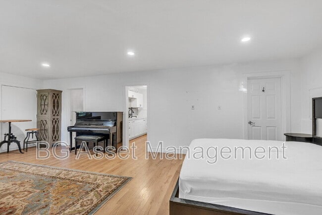 Building Photo - 981 Castle Rock Rd