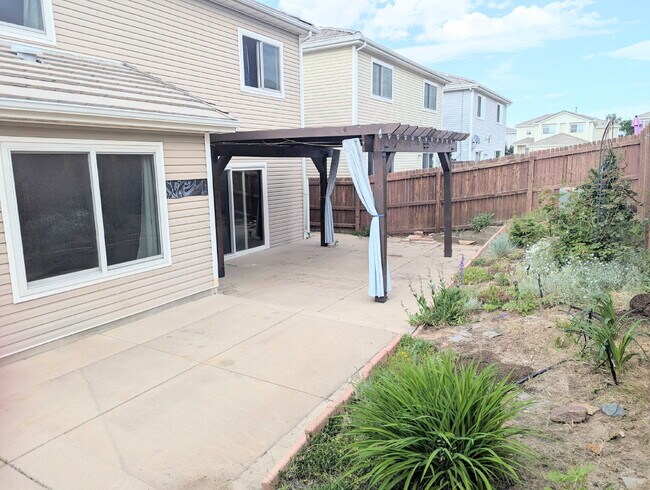 Building Photo - Gorgeous Denver Home - Real Granite Counte...