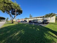 Building Photo - 1150 Boxwood Dr