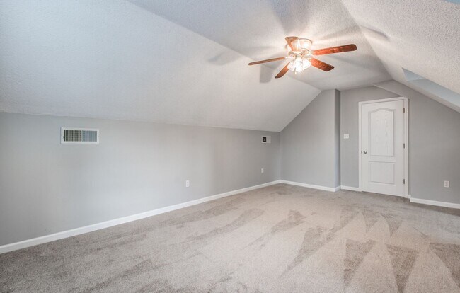 Building Photo - 9461 Hickory Dr