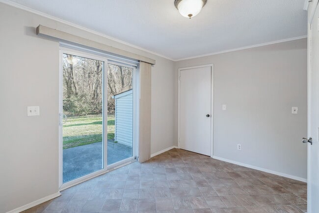 Building Photo - 302 Wakefield Rd