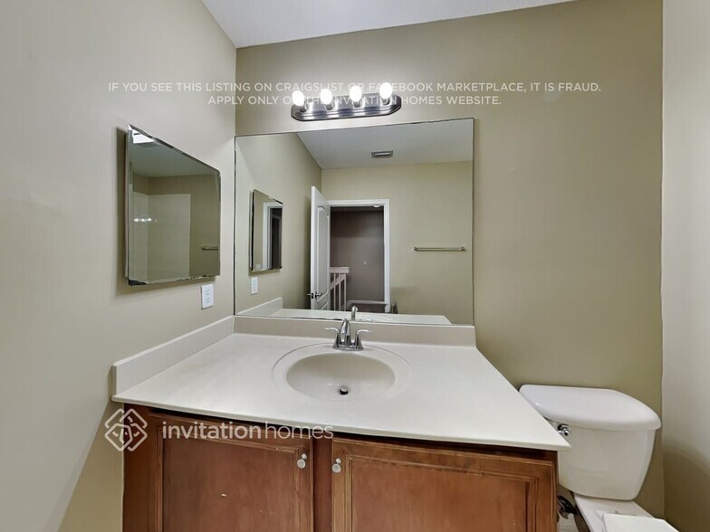 Building Photo - 2842 SW 81st Ave