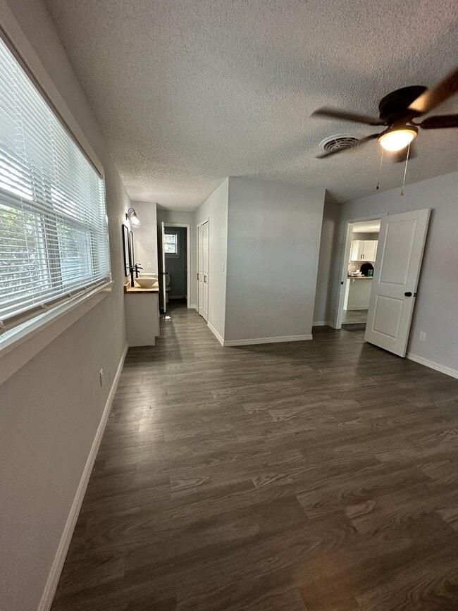 Building Photo - 4959 Tangerine Ave
