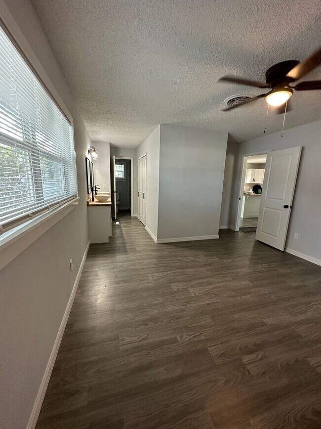 Building Photo - Beautiful, newly renovated 3-bedroom 2 bath home located in Winter Park