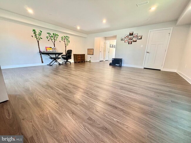 Building Photo - 8627 Satinwood Dr