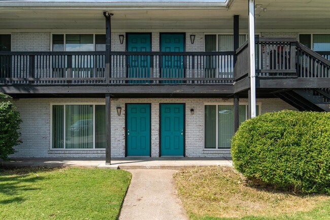 Building Photo - 1685 Alexandria Dr