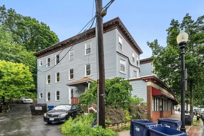Building Photo - 570 Washington St