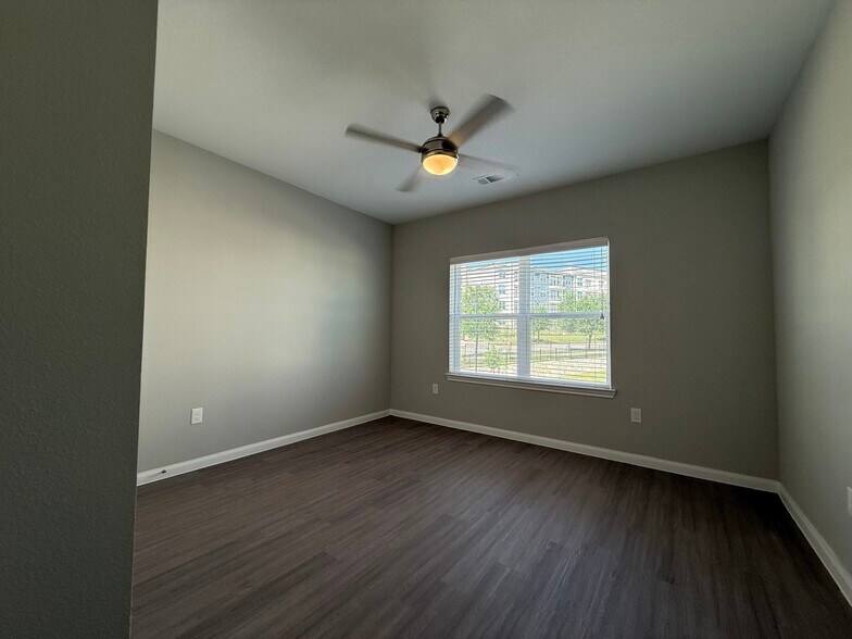 Building Photo - 3144 Gorge Way