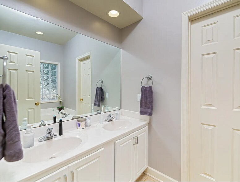 Master Bath - 490 Sheldon Rd