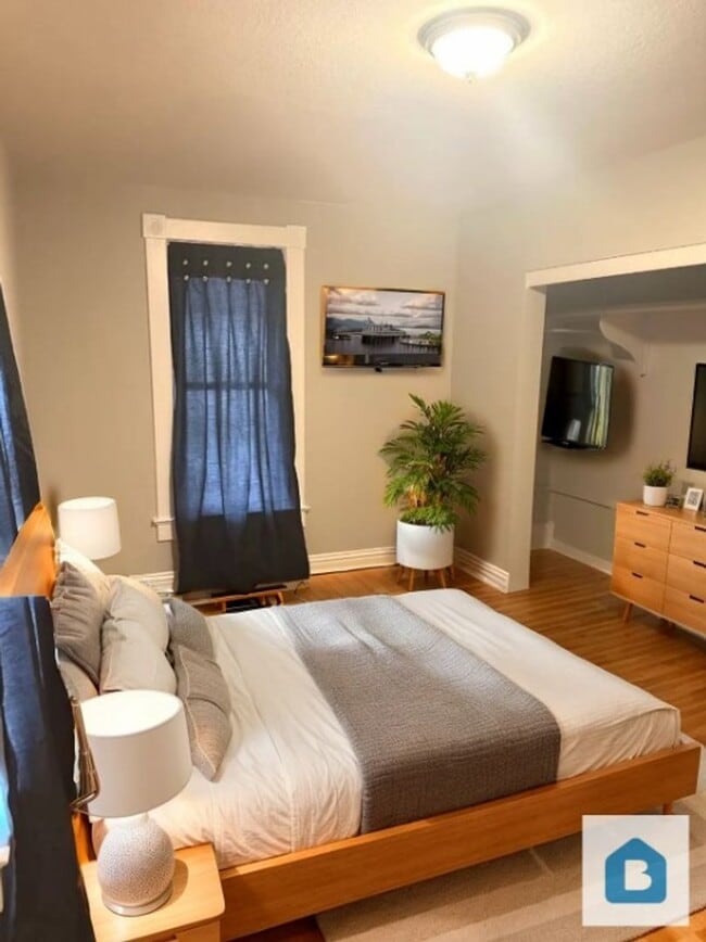 Building Photo - Beautiful 3 Bed/2 Bath in Downtown Colorado Springs!