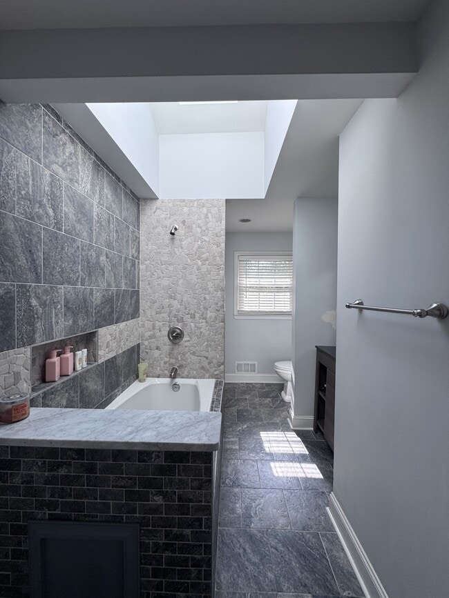 Building Photo - 190 Westridge Cir