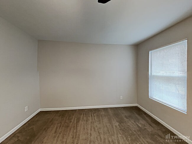 Building Photo - 5633 Idlewild Rd N