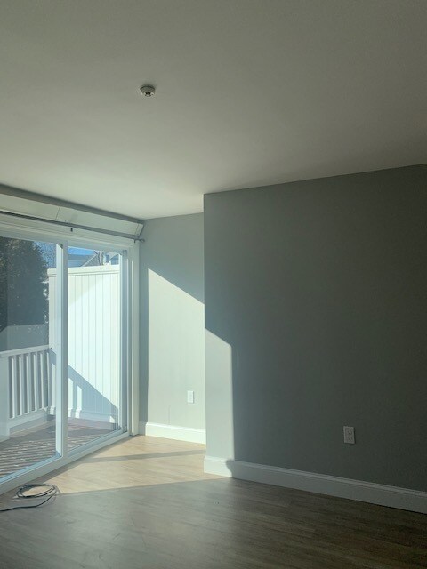 Building Photo - 90 Elm St