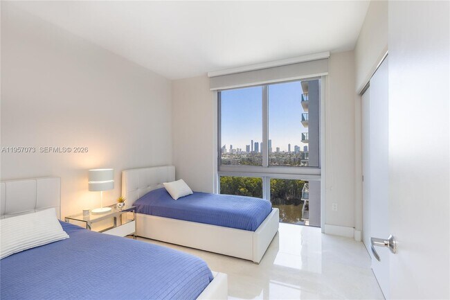 Building Photo - 16385 Biscayne Blvd