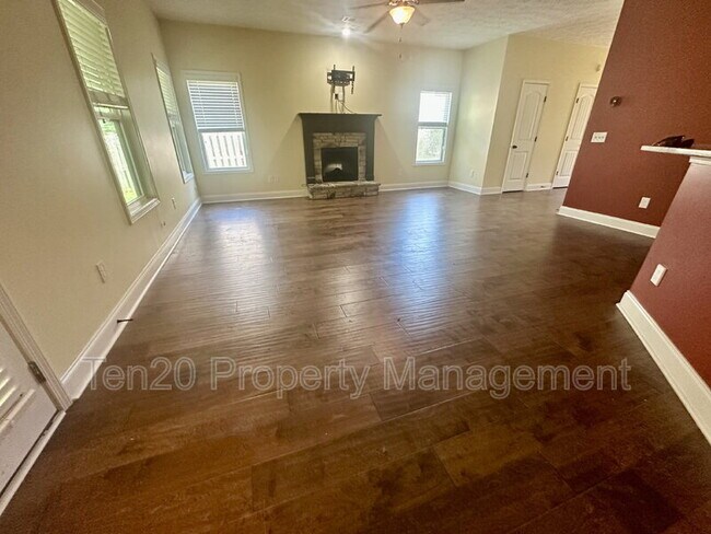 Building Photo - 7471 Coppice Dr