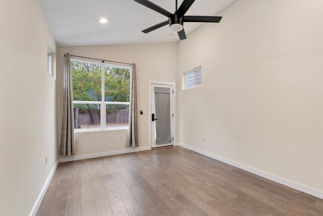 Building Photo - 7610 Bethune Ave