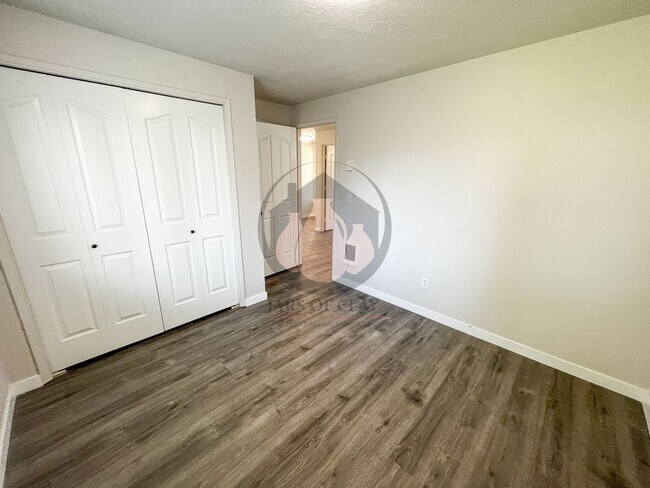 Building Photo - Updated Single Level Home