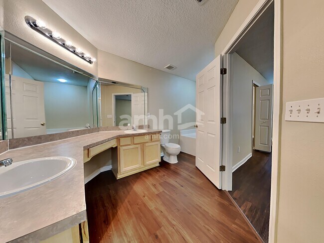 Building Photo - 274 Capiso Ct