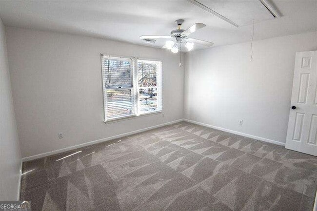 Building Photo - 1865 Oak Tree Hollow