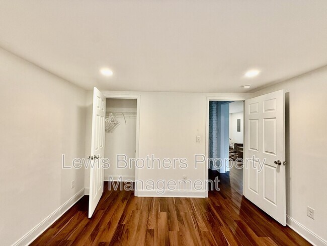 Building Photo - 49 Loudon St