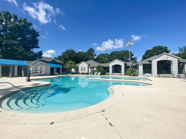 Building Photo - Windsor Park #515 - Pet Friendly!