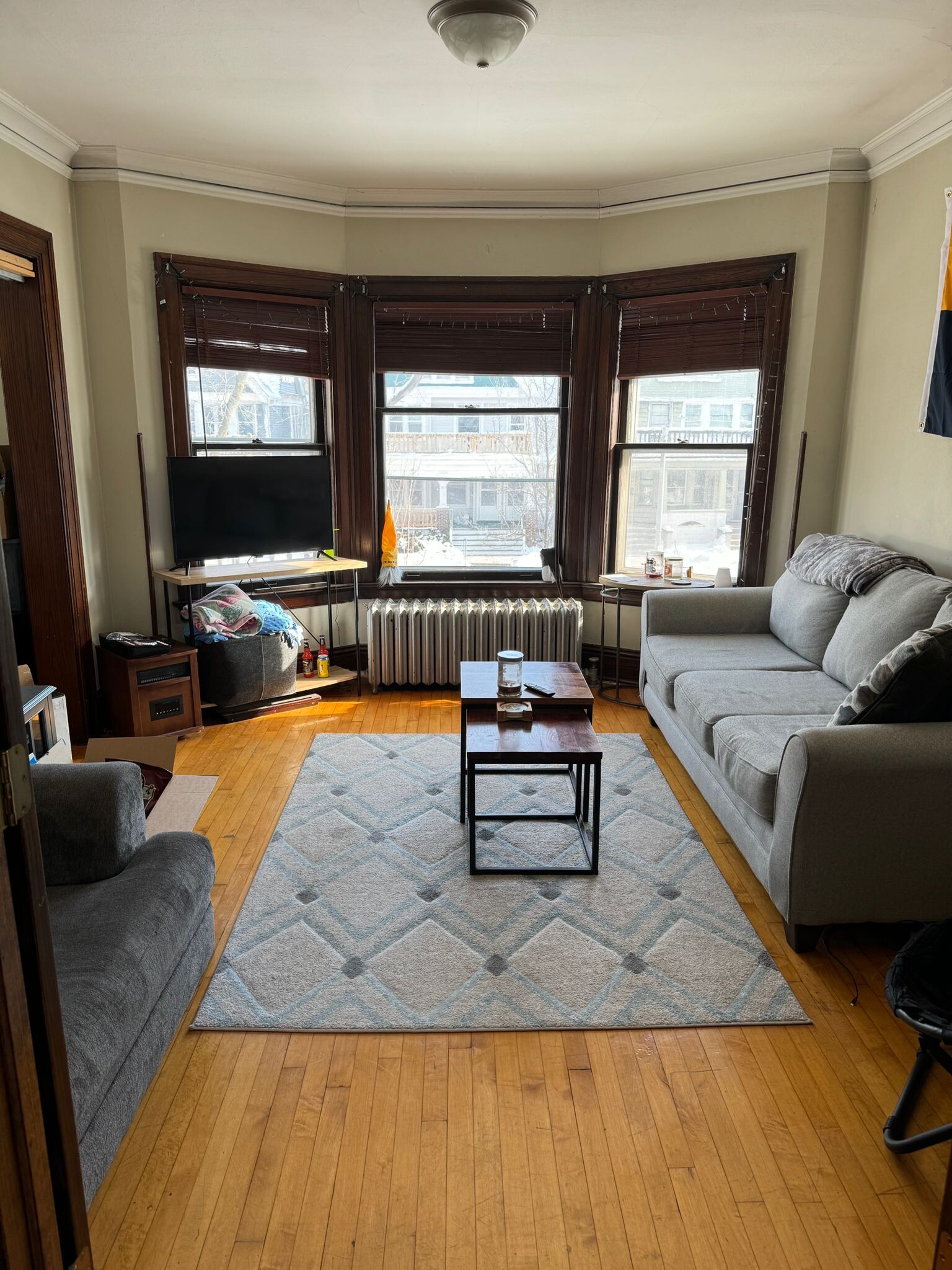 living room - 2917 N Frederick Ave