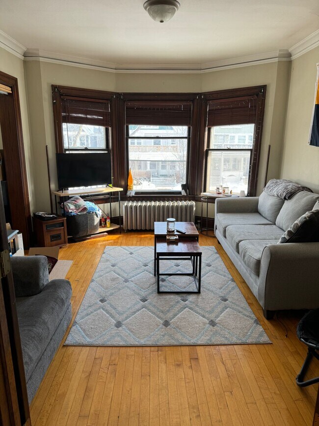 living room - 2917 N Frederick Ave