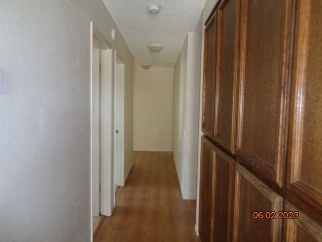 Building Photo - 6122 Vanden Rd
