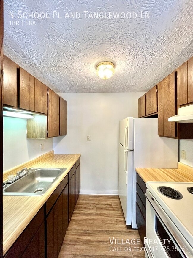 Building Photo - 323 N School Pl