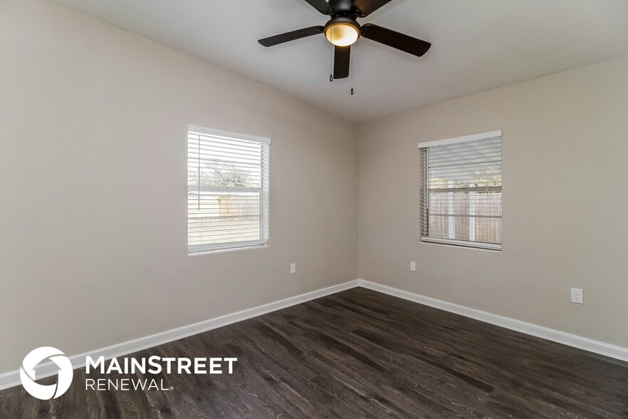 Building Photo - 2141 Ridge Dr