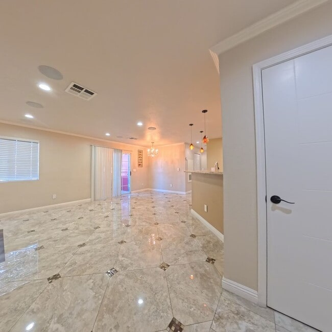 Building Photo - Fantastic 2BD/2BA highly upgraded unit in Summerlin!