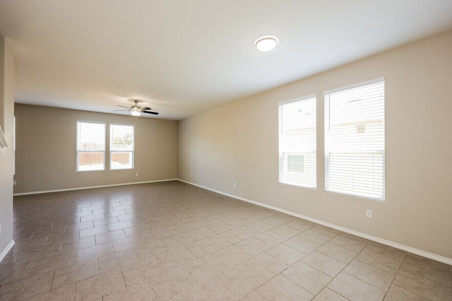 Building Photo - 10502 Castello Canyon