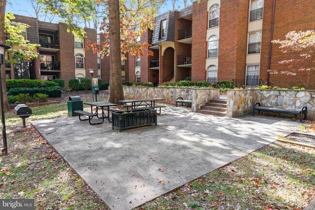 Building Photo - 3356 Woodburn Rd