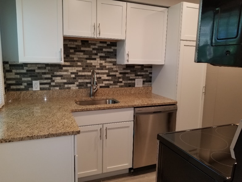 Building Photo - 1511 W Farnum Ave