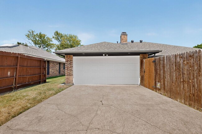 Building Photo - 3510 Amber Ave