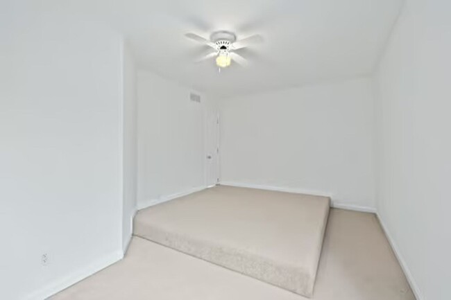 Building Photo - Silverton- Meticulous 4+ bedroom, 5ba, 2 car
