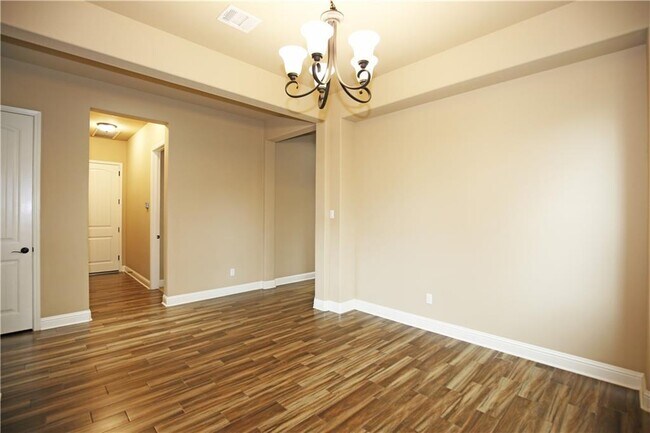 Building Photo - 400 Cheyenne Ln
