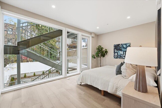 Building Photo - 134 New York Ave