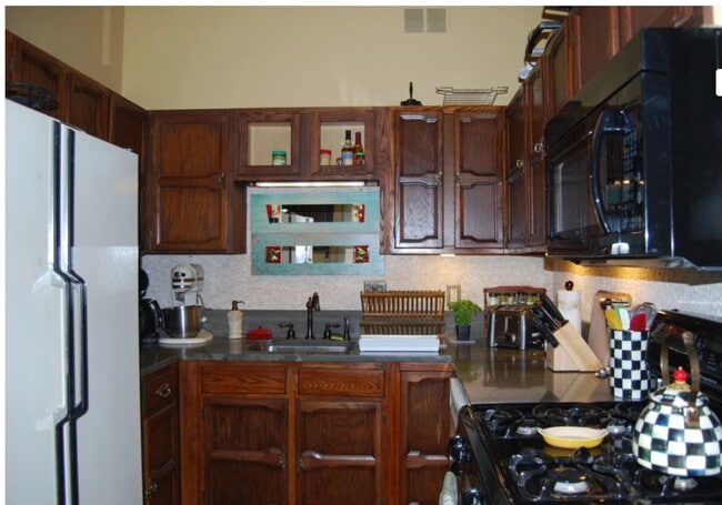 Kitchen - 917 S Aiken Ave