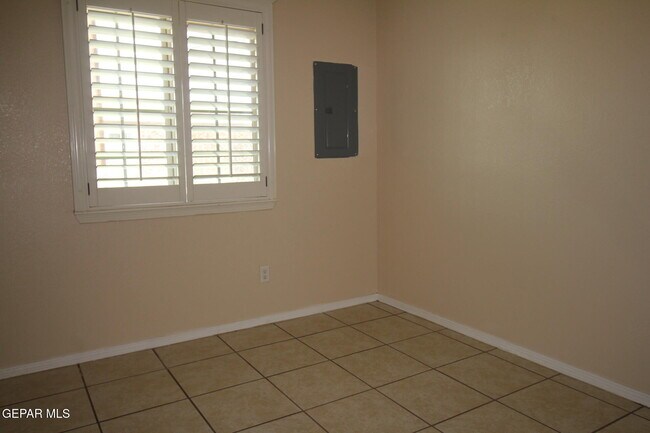 Building Photo - 9145 Begonia Pl