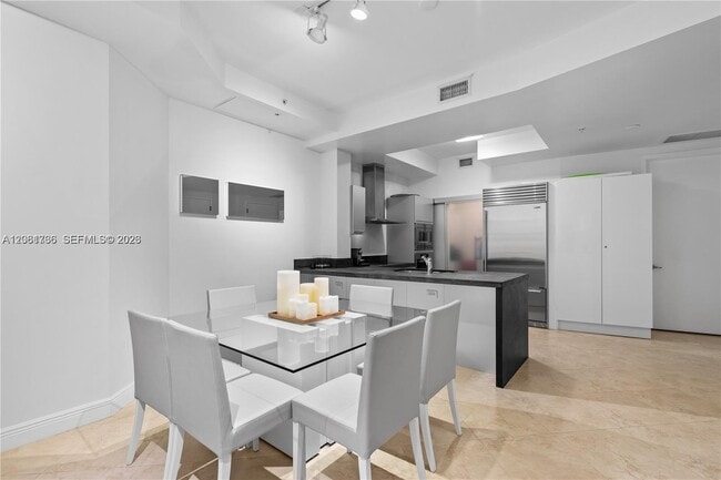 Building Photo - 18201 Collins Ave