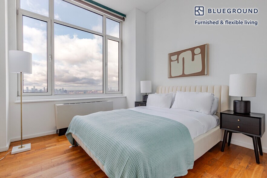 Building Photo - 635 W 42nd St