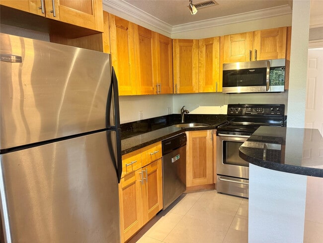 Building Photo - 660 NE 11th Ave